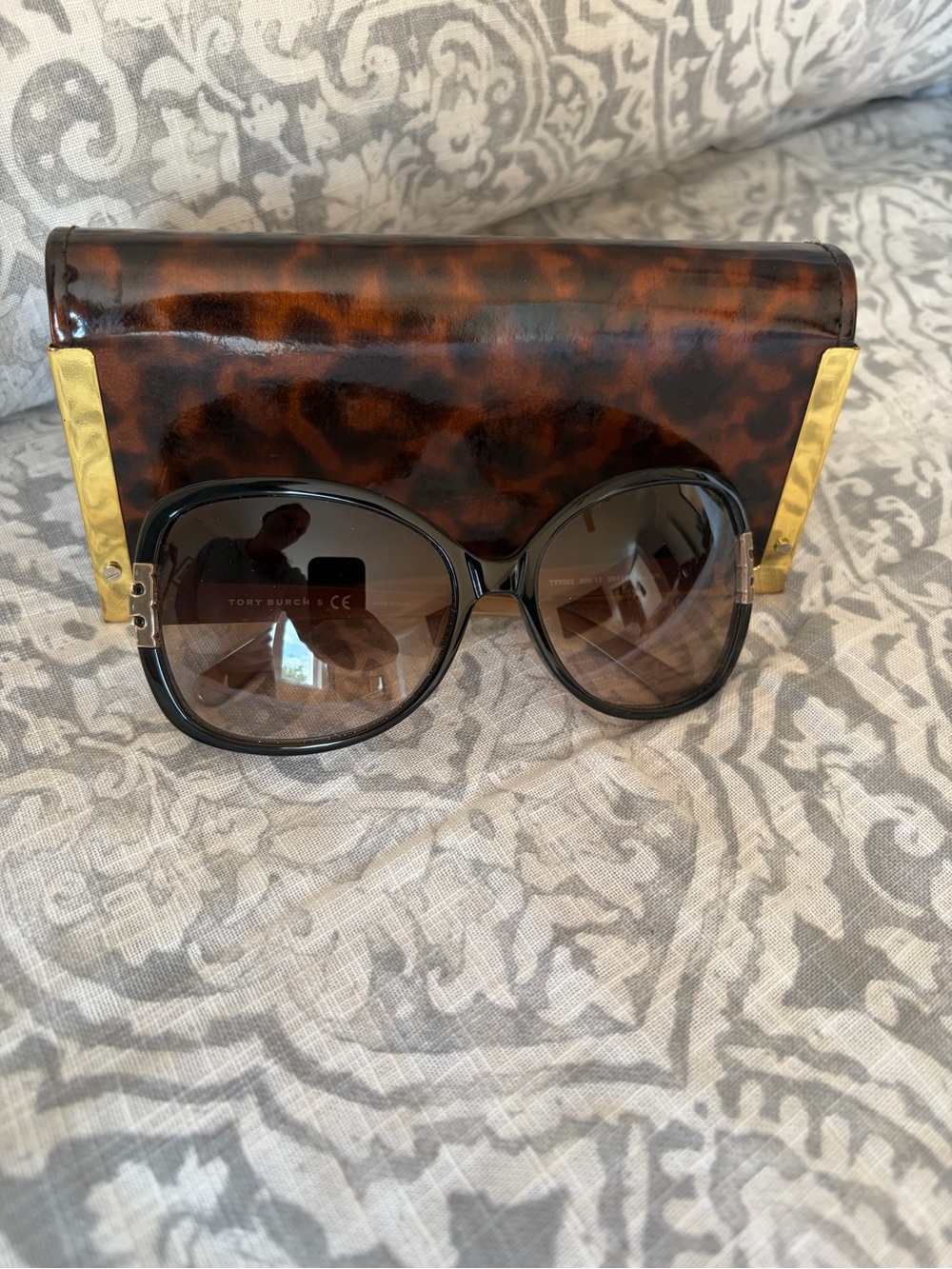 Tory Burch Black Frame Sunglasses with Brown Gradient Lenses